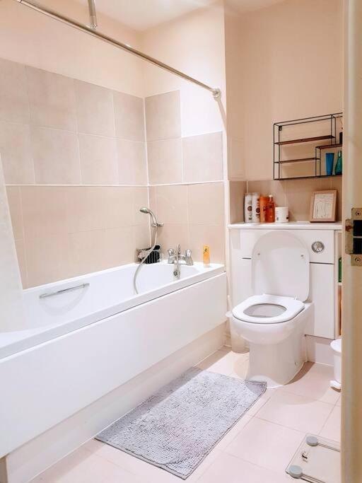 Central Spacious And Secure With A Double Bed Edgware Bagian luar foto