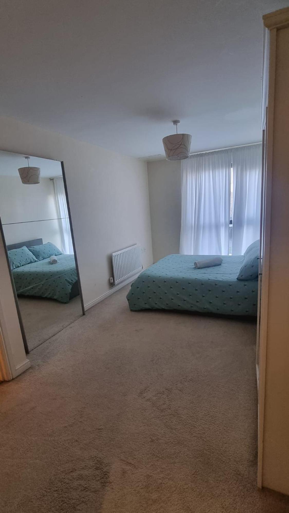 Central Spacious And Secure With A Double Bed Edgware Bagian luar foto